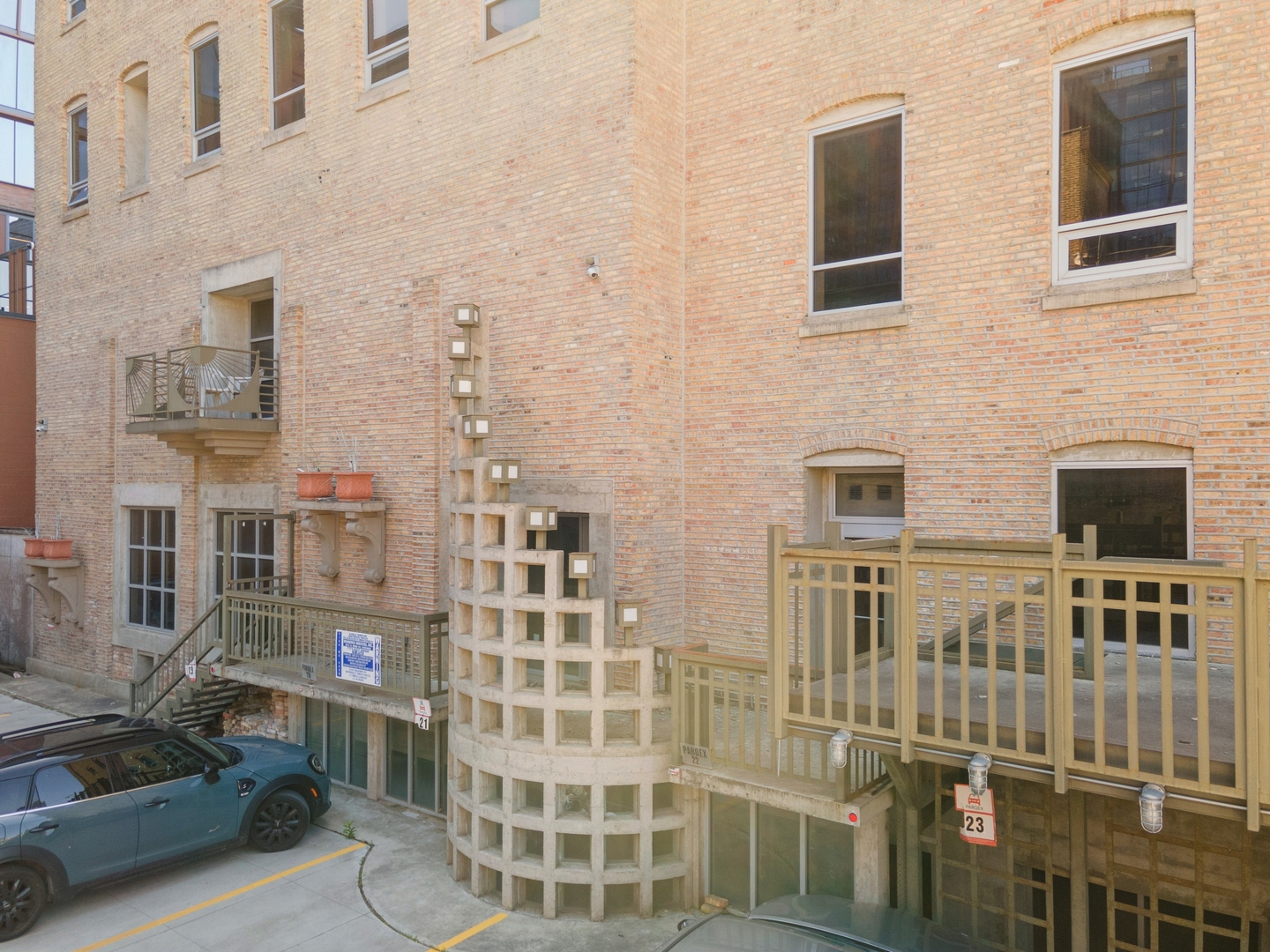 165 North May Street Chicago, IL 60607 - Photo 27 of 36