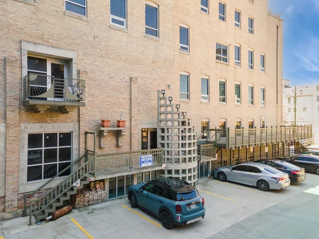 $8,000,000 | 165 North May Street, Chicago, IL 60607