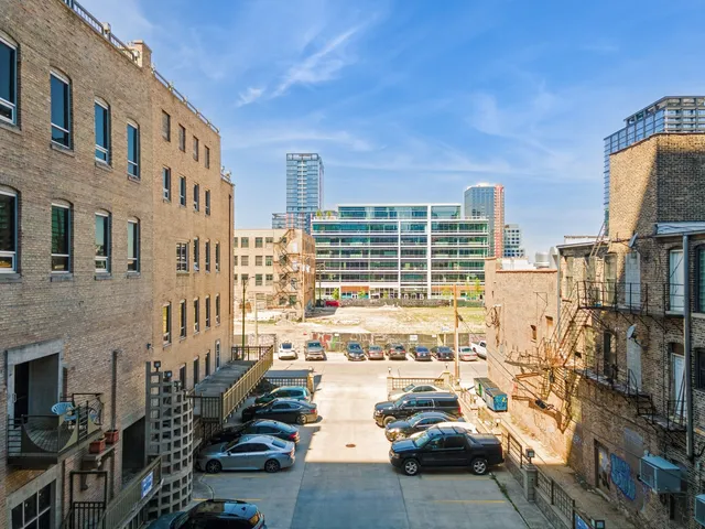 $8,000,000 | 165 North May Street, Chicago, IL 60607