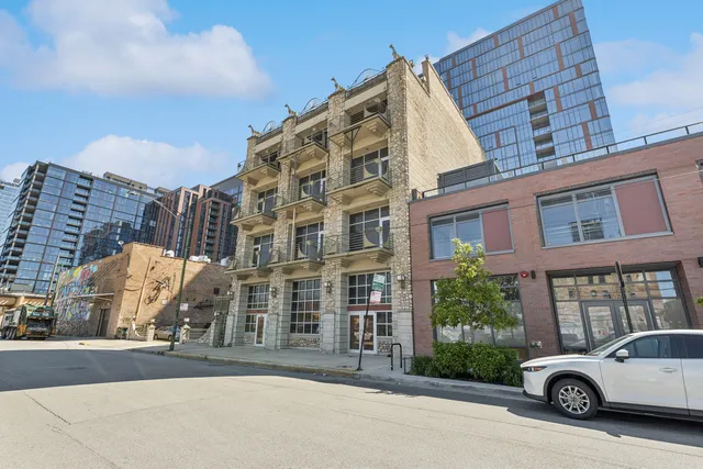 $8,000,000 | 165 North May Street, Chicago, IL 60607