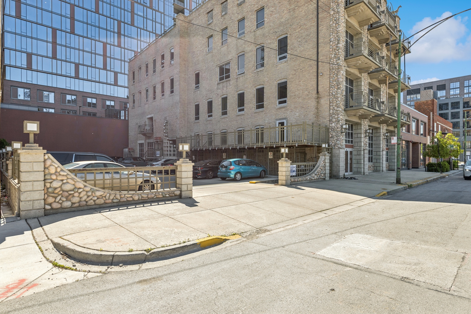 165 North May Street Chicago, IL 60607 - Photo 5 of 36