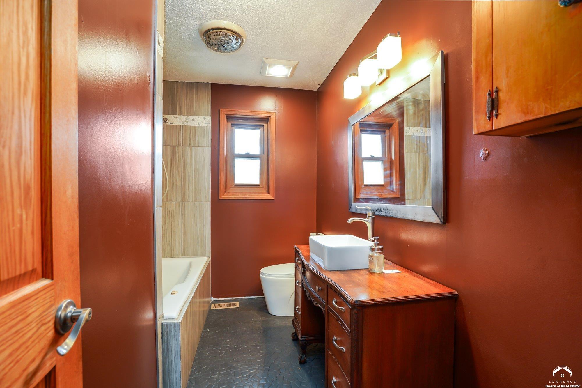 2140 Phillips Road Perry, KS 66073 - Photo 11 of 32