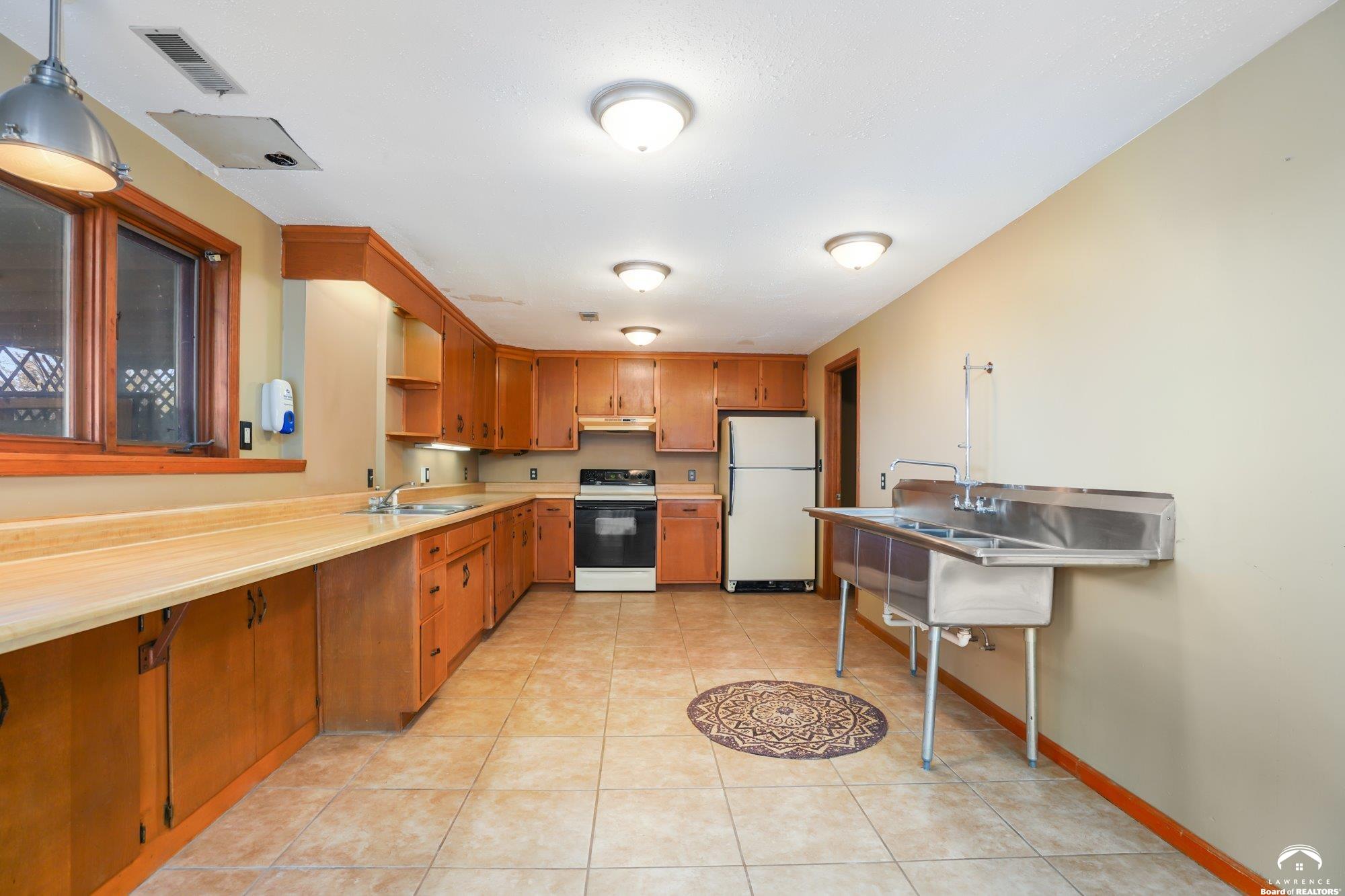 2140 Phillips Road Perry, KS 66073 - Photo 16 of 32