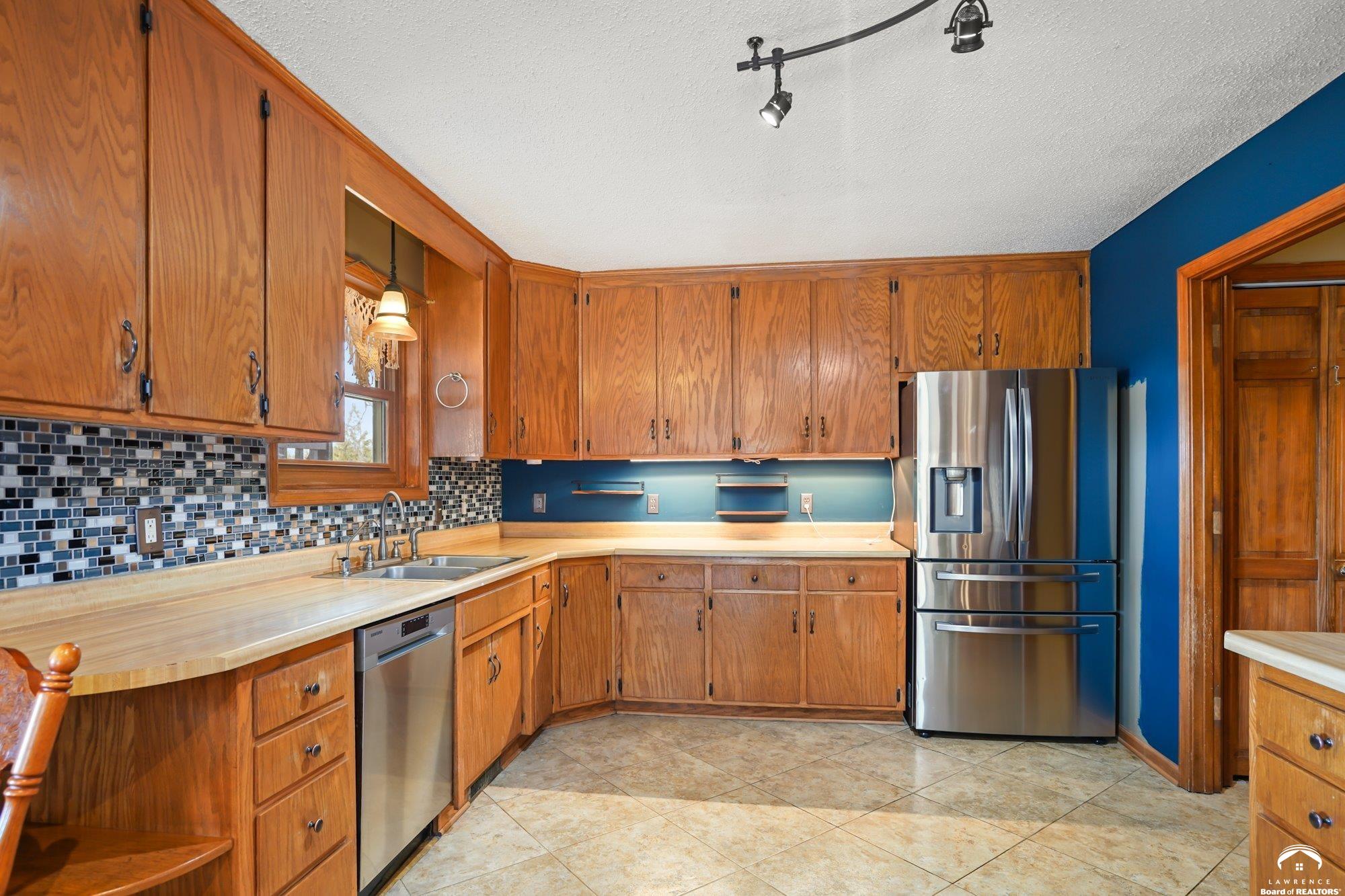 2140 Phillips Road Perry, KS 66073 - Photo 5 of 32