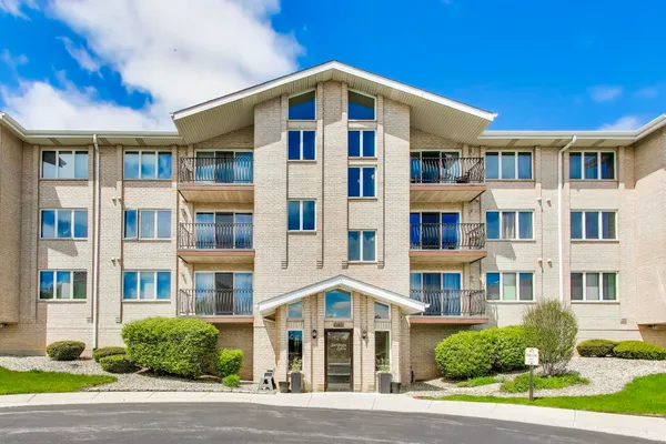 $269,500 | 9750 Koch Court, Unit 2F, Orland Park, IL 60467