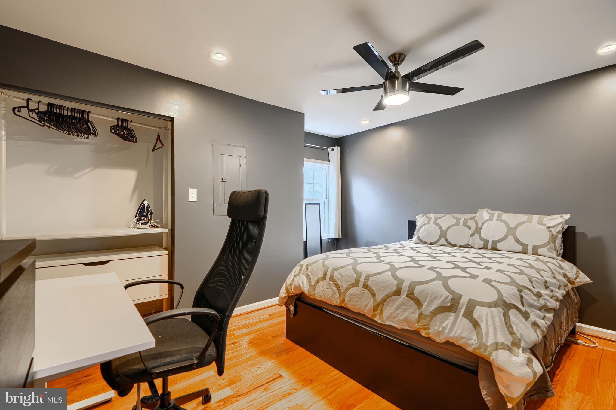 624 Jasper Street Baltimore, MD 21201 - Photo 19 of 24 a bedroom with a bed window and a desk