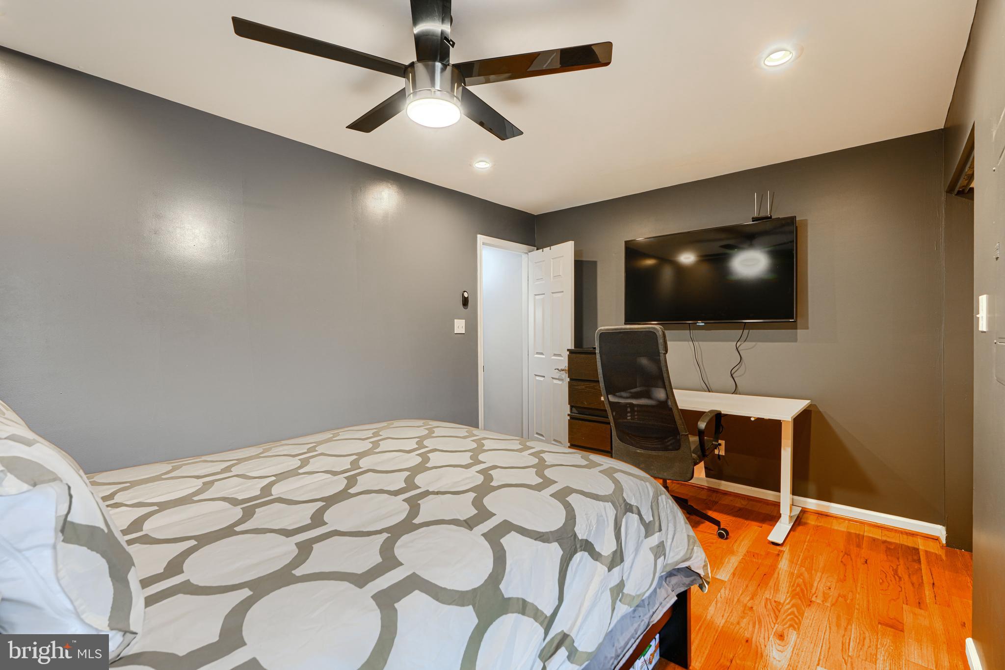 624 Jasper Street Baltimore, MD 21201 - Photo 20 of 24 a bedroom with a bed and a flat screen tv