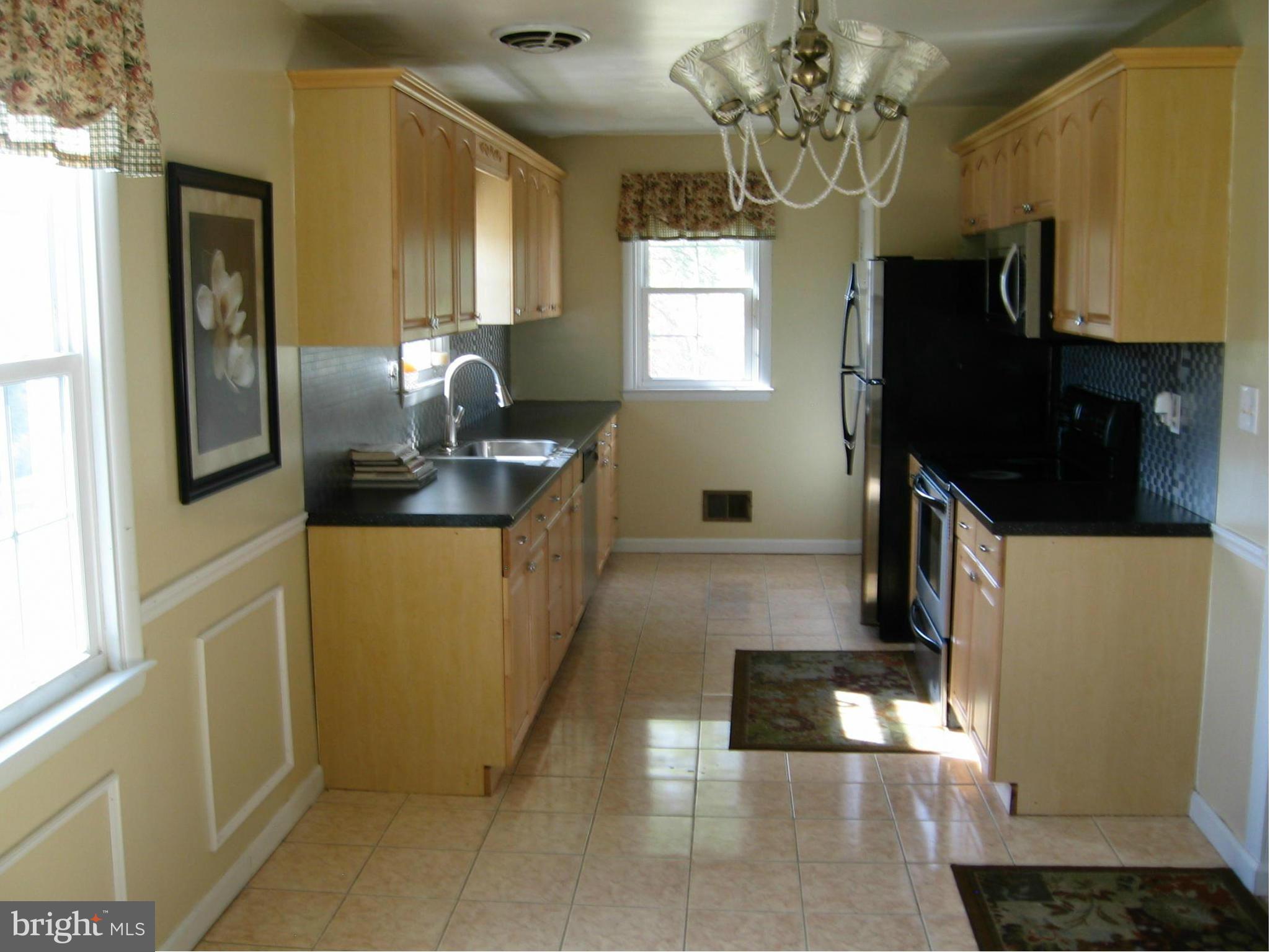 8319 Dogwood Road Baltimore, MD 21244 - Photo 12 of 24 Kitchen