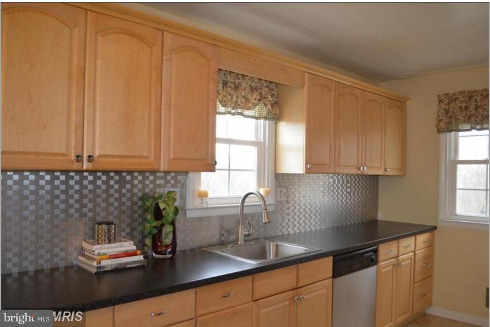 8319 Dogwood Road Baltimore, MD 21244 - Photo 13 of 24 Kitchen