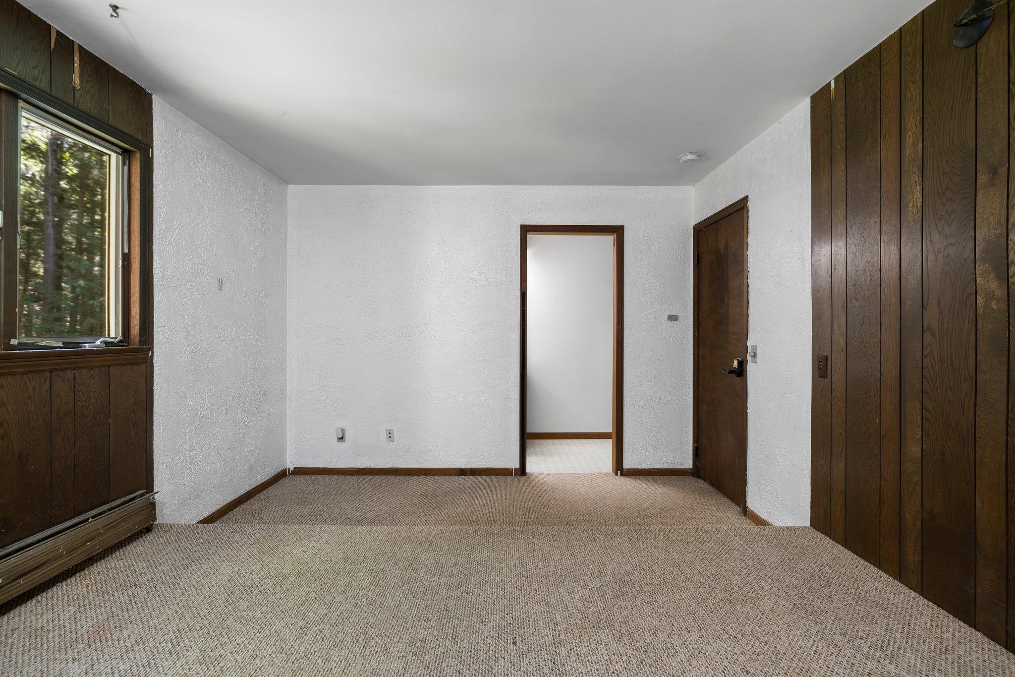 2823 Neahtawanta Road Traverse City, MI 49686 - Photo 14 of 33 1924458-ee2b34d7-8d28-4bc5-8096-db4a8a004c29.JPG