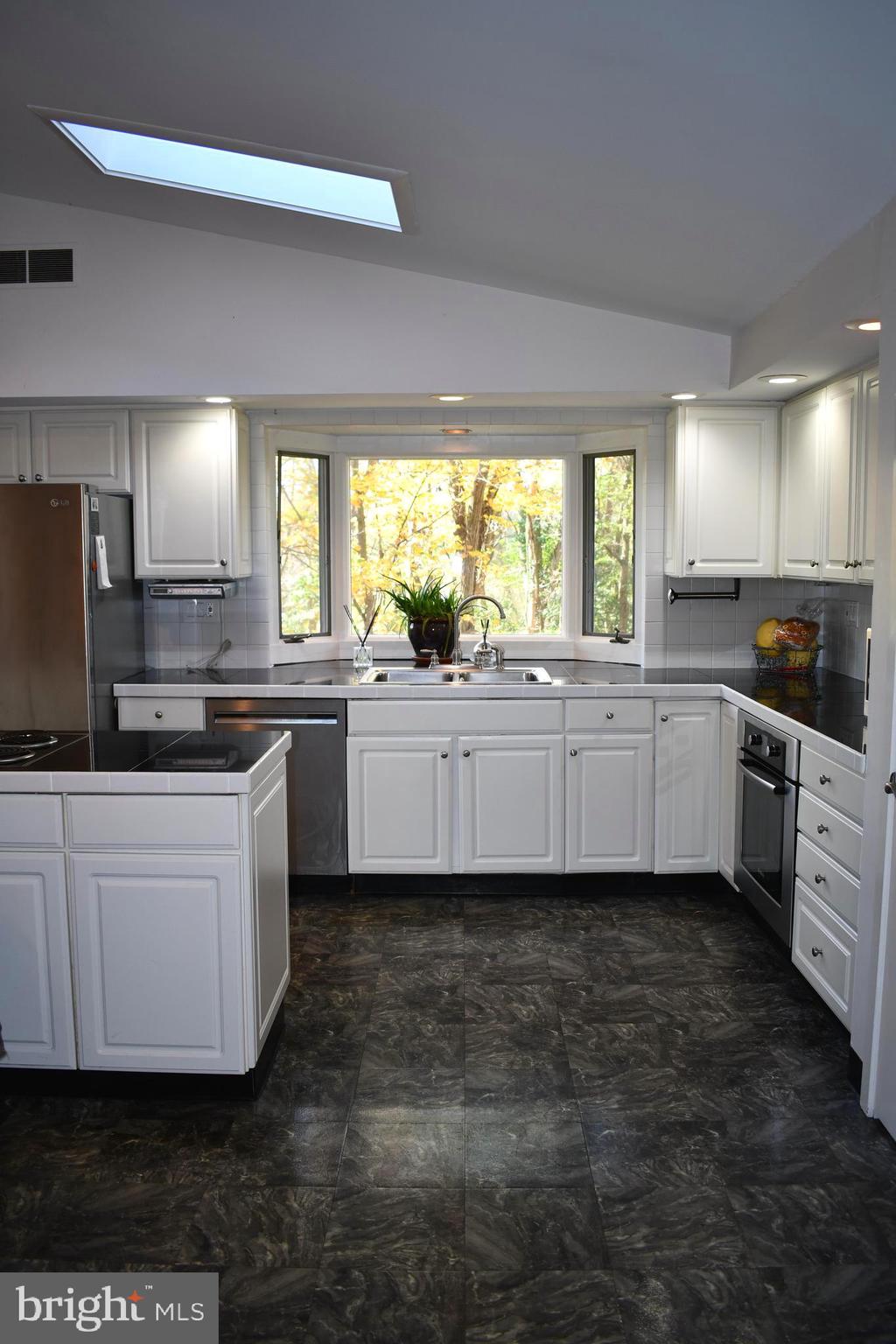 118 Bruce Road Washington Crossing, PA 18977 - Photo 4 of 20 Eat in Kitchen