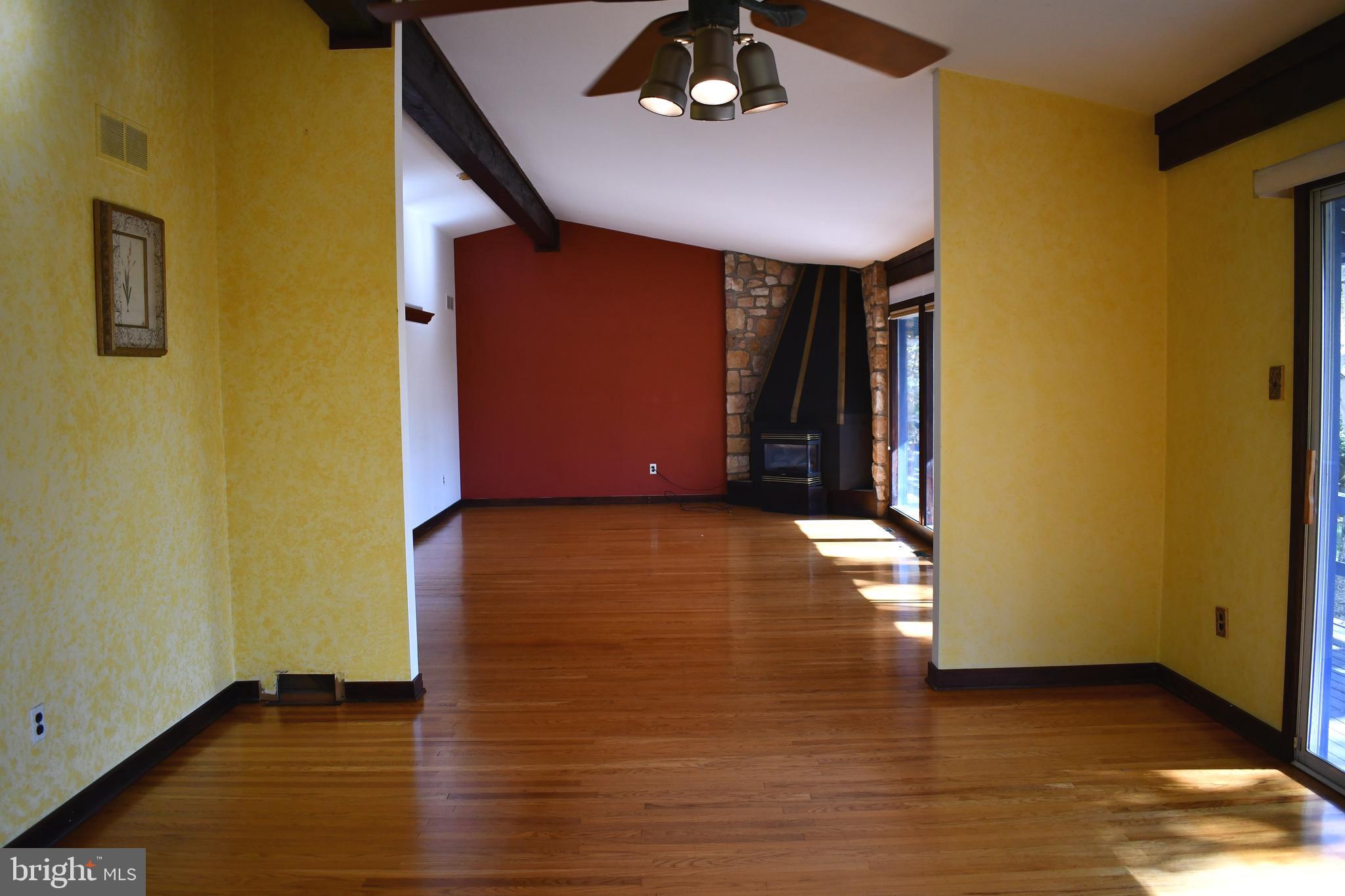 118 Bruce Road Washington Crossing, PA 18977 - Photo 9 of 20 Dinning room / living room