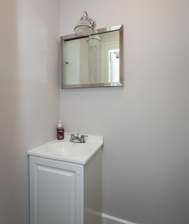 124 Sylvan Street Springfield, MA 01108 - Photo 19 of 30