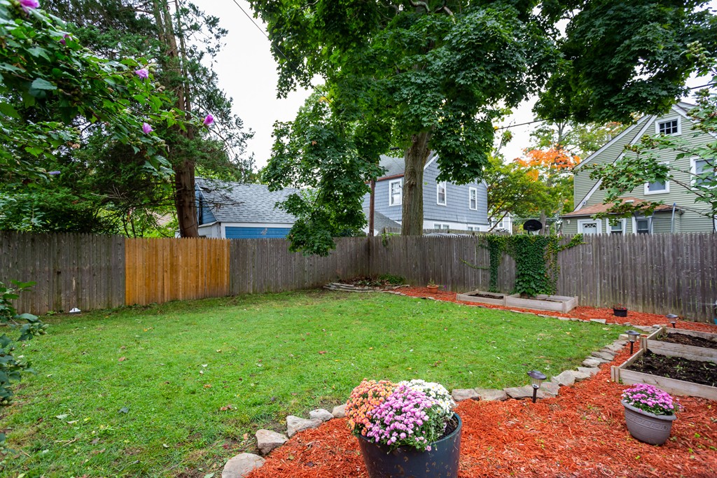 124 Sylvan Street Springfield, MA 01108 - Photo 27 of 30