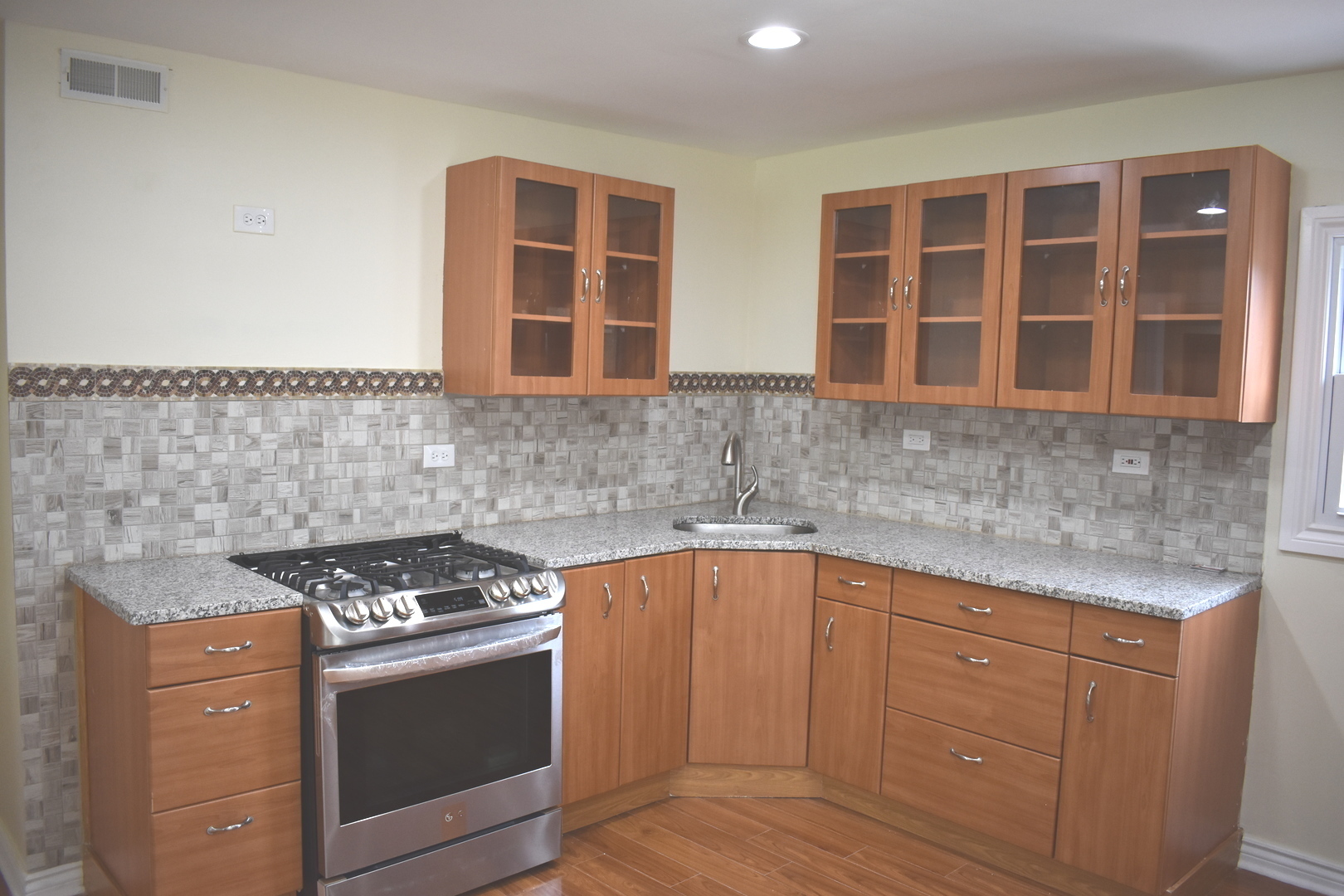 6945 West Avon Avenue Chicago Ridge, IL 60415 - Photo 10 of 34