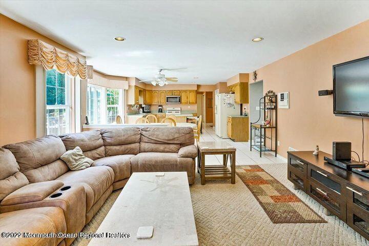 391 Meadowood Road Jackson, NJ 08527 - Photo 14 of 30 Family room 2