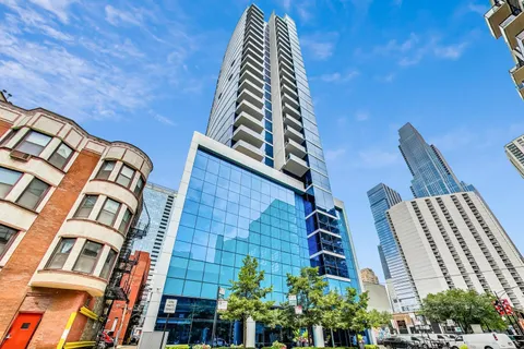 $2,700,000 | 110 West Superior Street, Unit 2200, Chicago, IL 60654