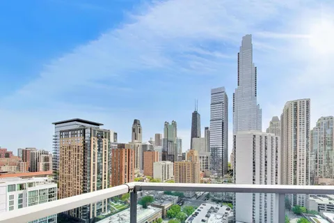 $2,700,000 | 110 West Superior Street, Unit 2200, Chicago, IL 60654