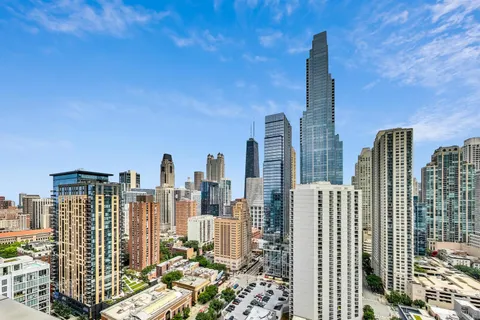 $2,700,000 | 110 West Superior Street, Unit 2200, Chicago, IL 60654