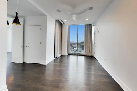 $2,700,000 | 110 West Superior Street, Unit 2200, Chicago, IL 60654