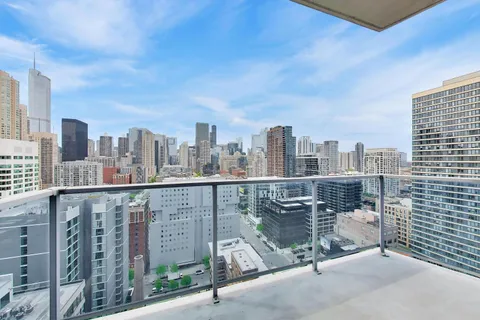 $2,700,000 | 110 West Superior Street, Unit 2200, Chicago, IL 60654