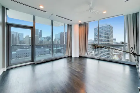 $2,700,000 | 110 West Superior Street, Unit 2200, Chicago, IL 60654