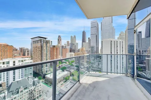 $2,700,000 | 110 West Superior Street, Unit 2200, Chicago, IL 60654