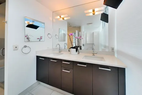 $2,700,000 | 110 West Superior Street, Unit 2200, Chicago, IL 60654