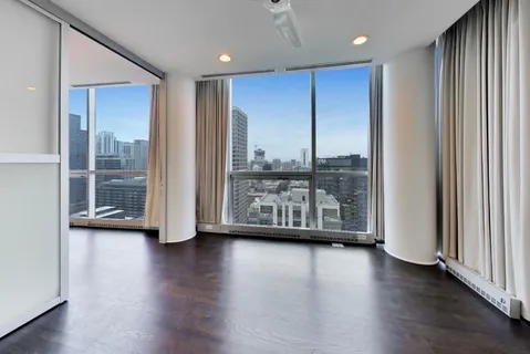$2,700,000 | 110 West Superior Street, Unit 2200, Chicago, IL 60654