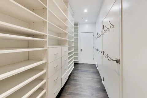 $2,700,000 | 110 West Superior Street, Unit 2200, Chicago, IL 60654