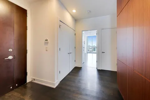$2,700,000 | 110 West Superior Street, Unit 2200, Chicago, IL 60654