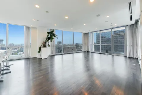 $2,700,000 | 110 West Superior Street, Unit 2200, Chicago, IL 60654