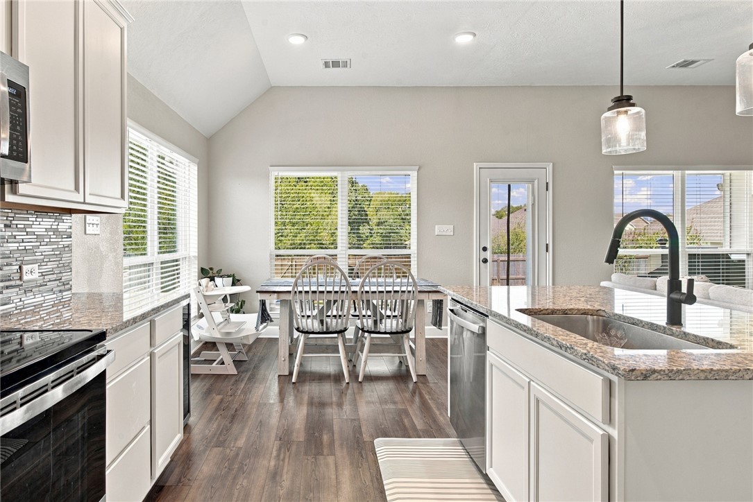 4813 Native Tree Lane Bryan, TX 77845 - Photo 8 of 22 Gallery Image 8
