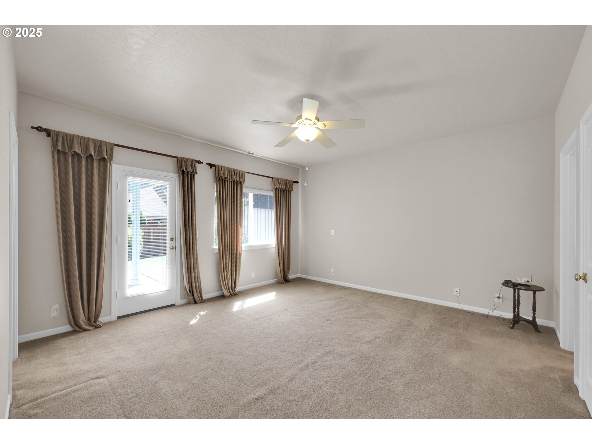 88075 9th Street Veneta, OR 97487 - Photo 23 of 45 a view of an empty room with a window