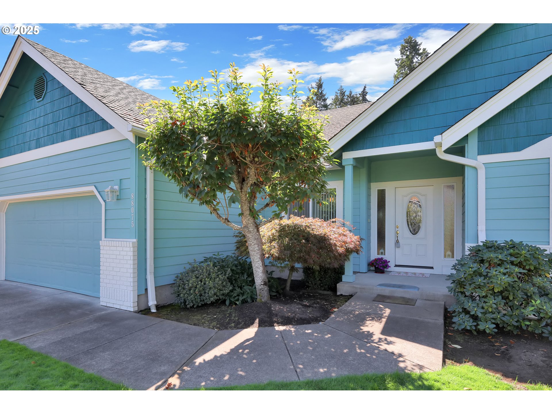 88075 9th Street Veneta, OR 97487 - Photo 3 of 45 a backyard of a house with table and chairs