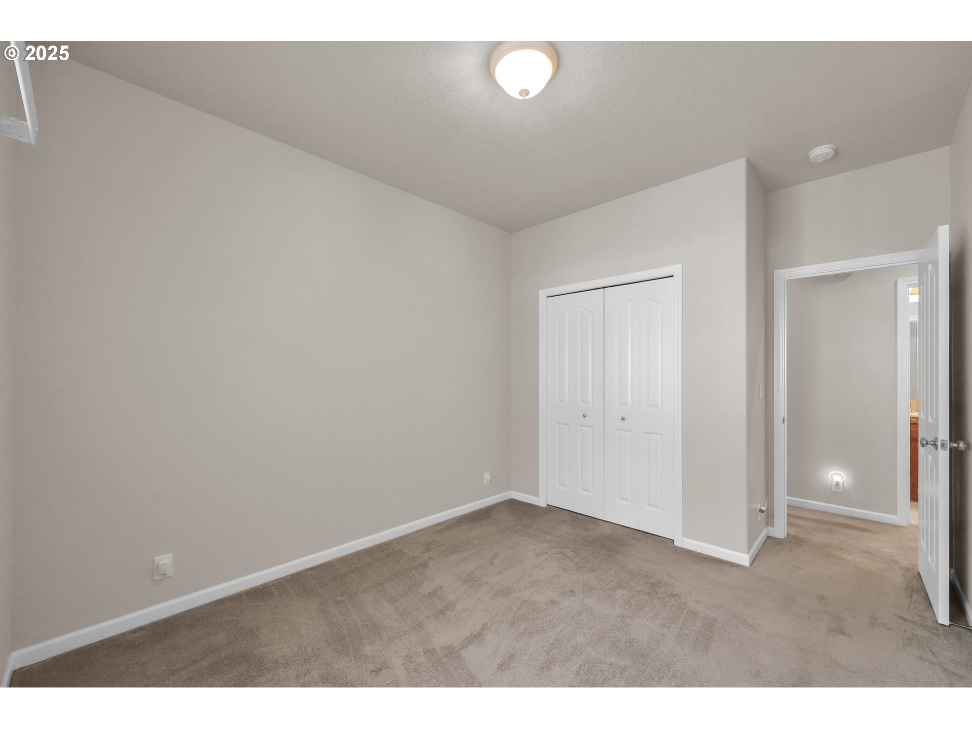 88075 9th Street Veneta, OR 97487 - Photo 31 of 45 a view of an empty room