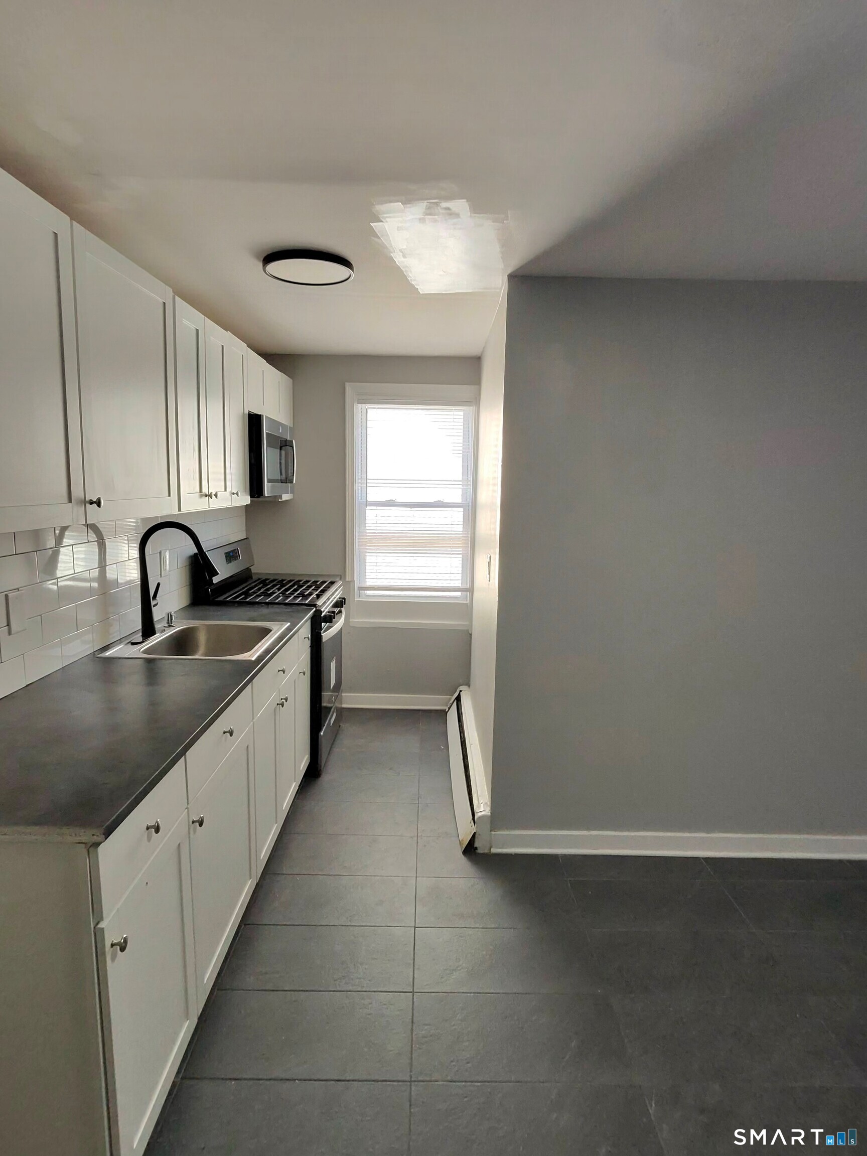 982 Pembroke Street, Unit 2L Bridgeport, CT 06608 - Photo 2 of 13 Kitchen
