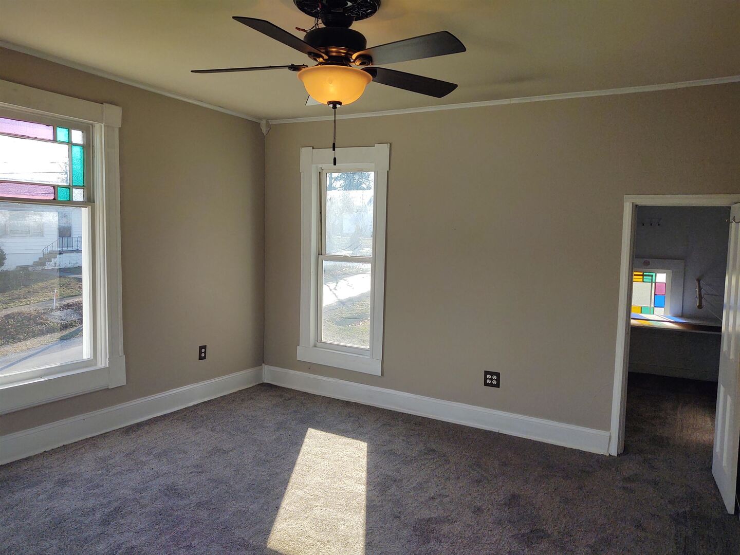 603 North 5th Street Vienna, IL 62995 - Photo 12 of 24 en empty room with windows and chandelier fan
