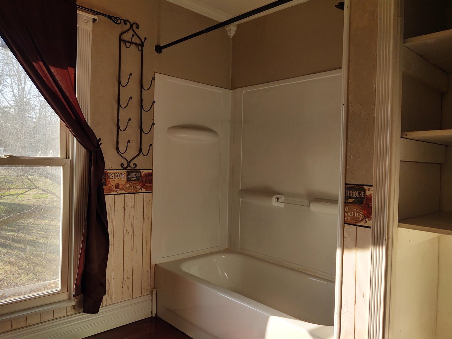 603 North 5th Street Vienna, IL 62995 - Photo 18 of 24 a bathroom with a bathtub and a shower