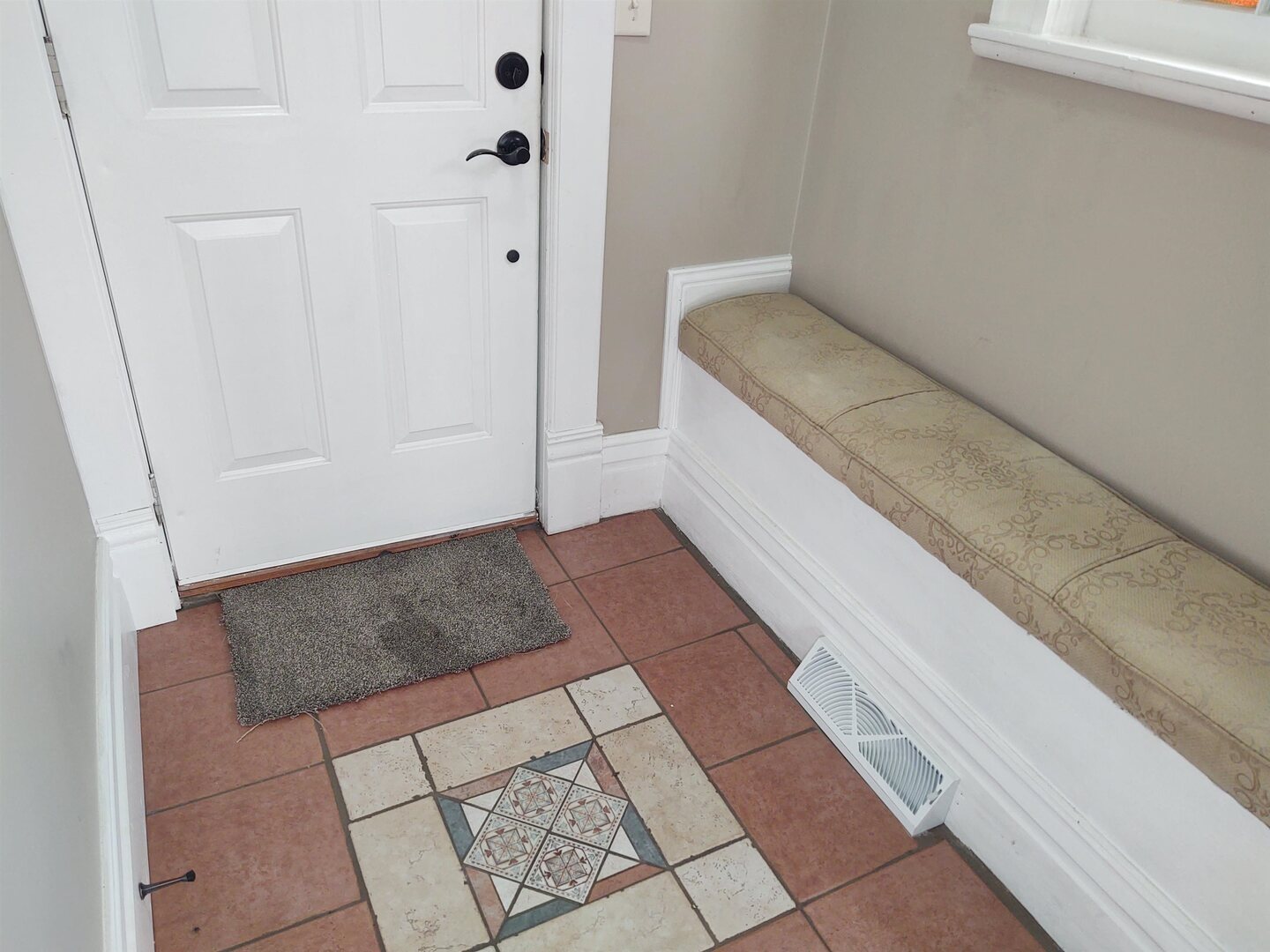 603 North 5th Street Vienna, IL 62995 - Photo 3 of 24 a view of an empty room