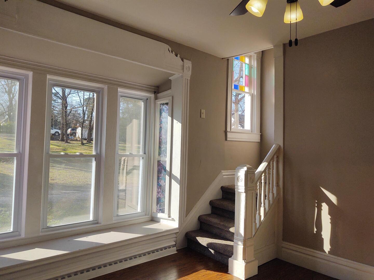 603 North 5th Street Vienna, IL 62995 - Photo 5 of 24 a living room with furniture and a window