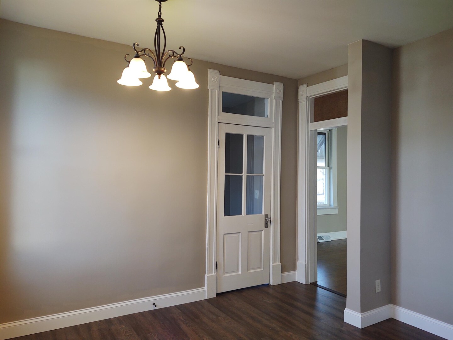 603 North 5th Street Vienna, IL 62995 - Photo 9 of 24 a view of a livingroom with wooden floor and a window