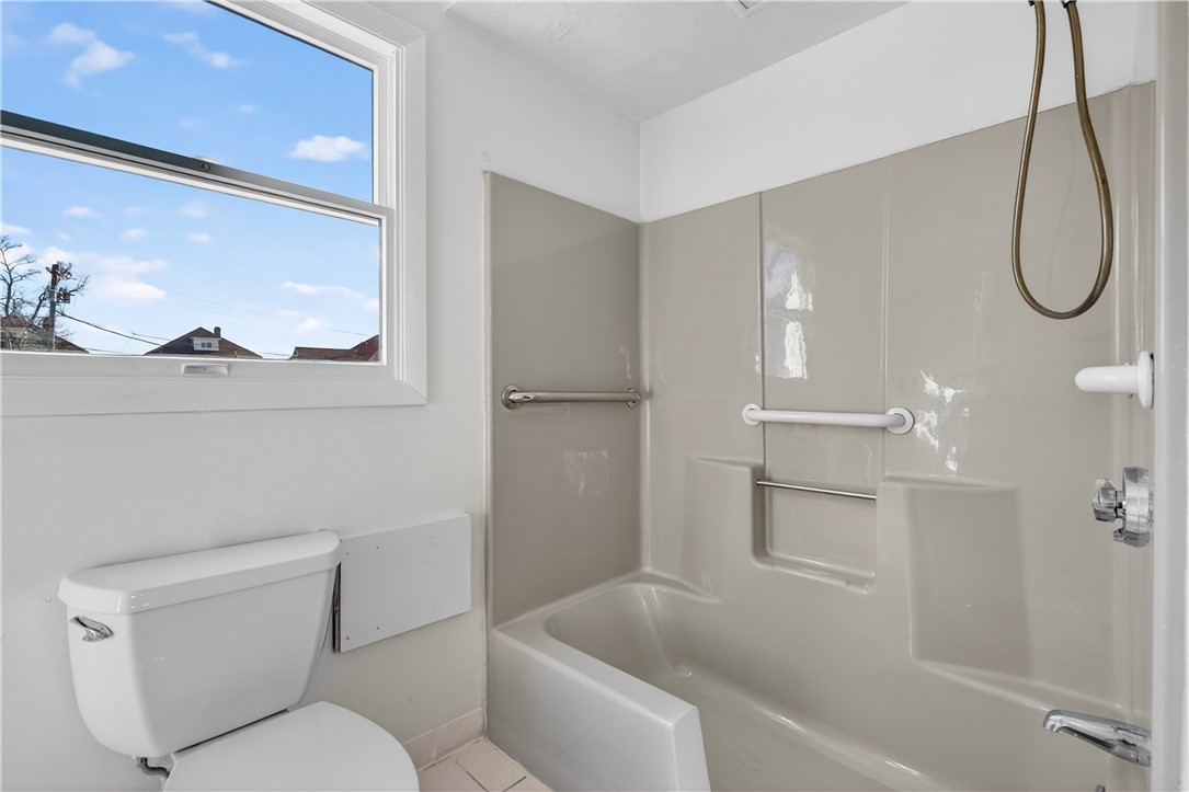 52 Sumner Avenue Cranston, RI 02920 - Photo 7 of 20
