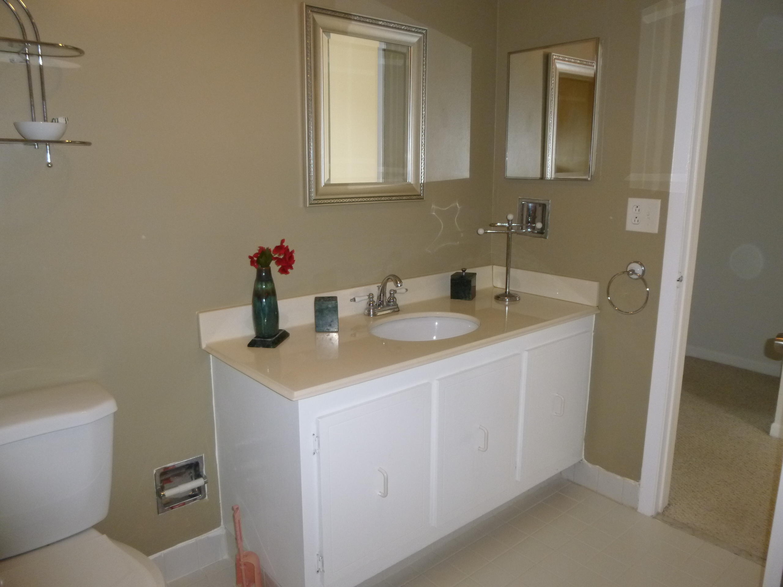 1069 Northwest 13th Street, Unit 2 Boca Raton, FL 33486 - Photo 21 of 35 Bathroom 2