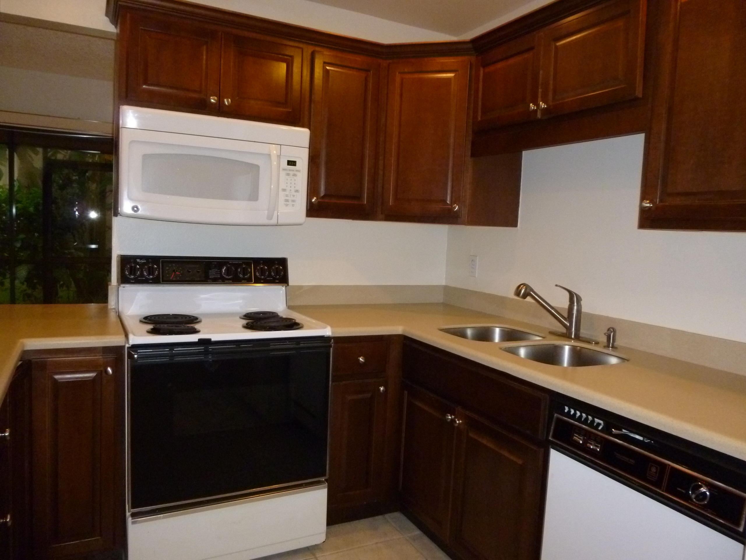 1069 Northwest 13th Street, Unit 2 Boca Raton, FL 33486 - Photo 4 of 35 Kitchen