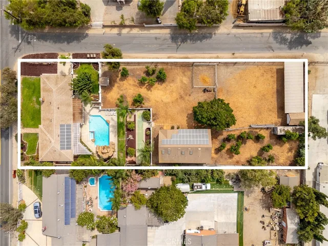 a front view of house with yard