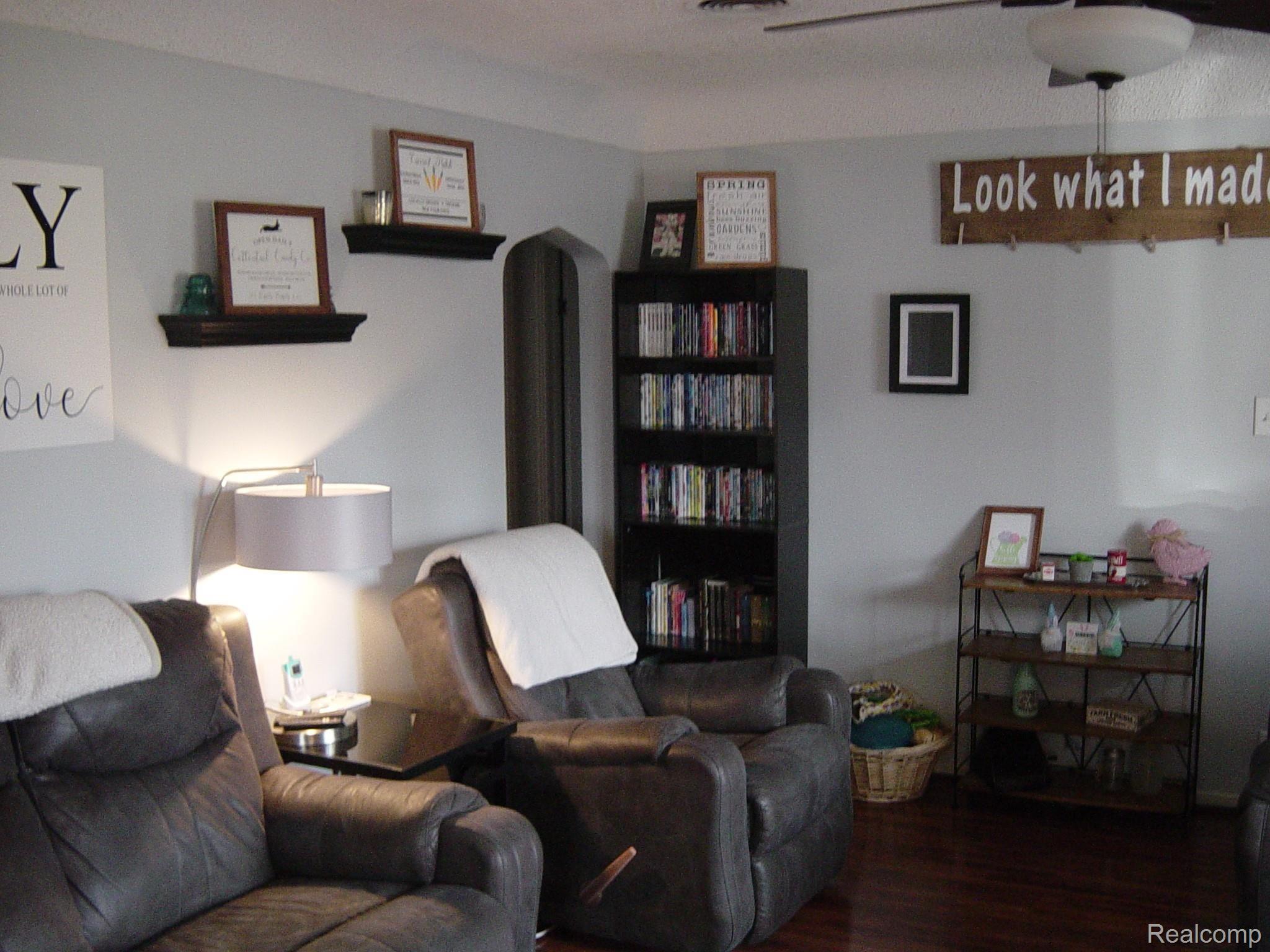 30040 Fort Road Rockwood, MI 48173 - Photo 9 of 27 DSC00033.JPG