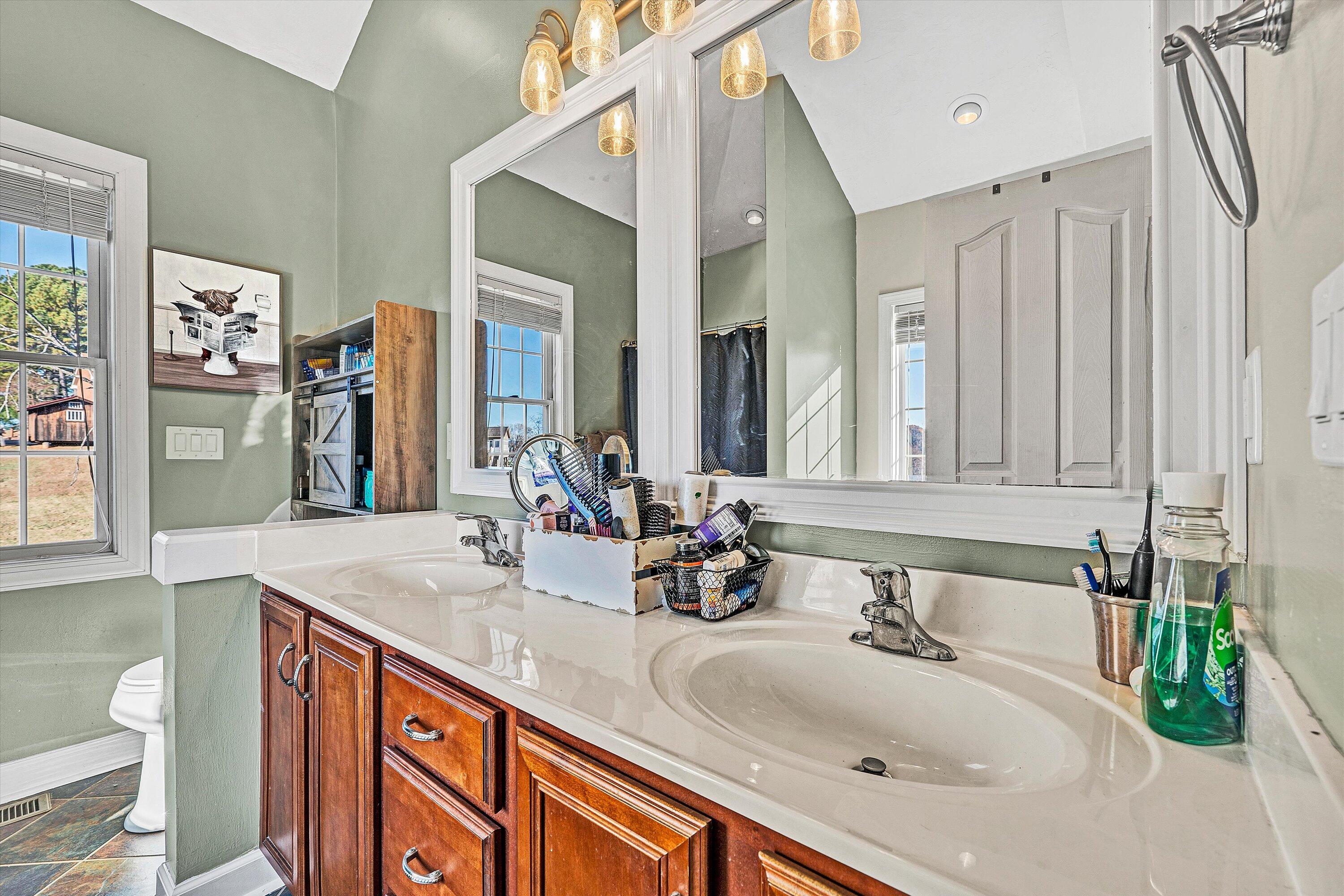 207 Overlook Road Vinton, VA 24179 - Photo 18 of 65 20-SGP-00138