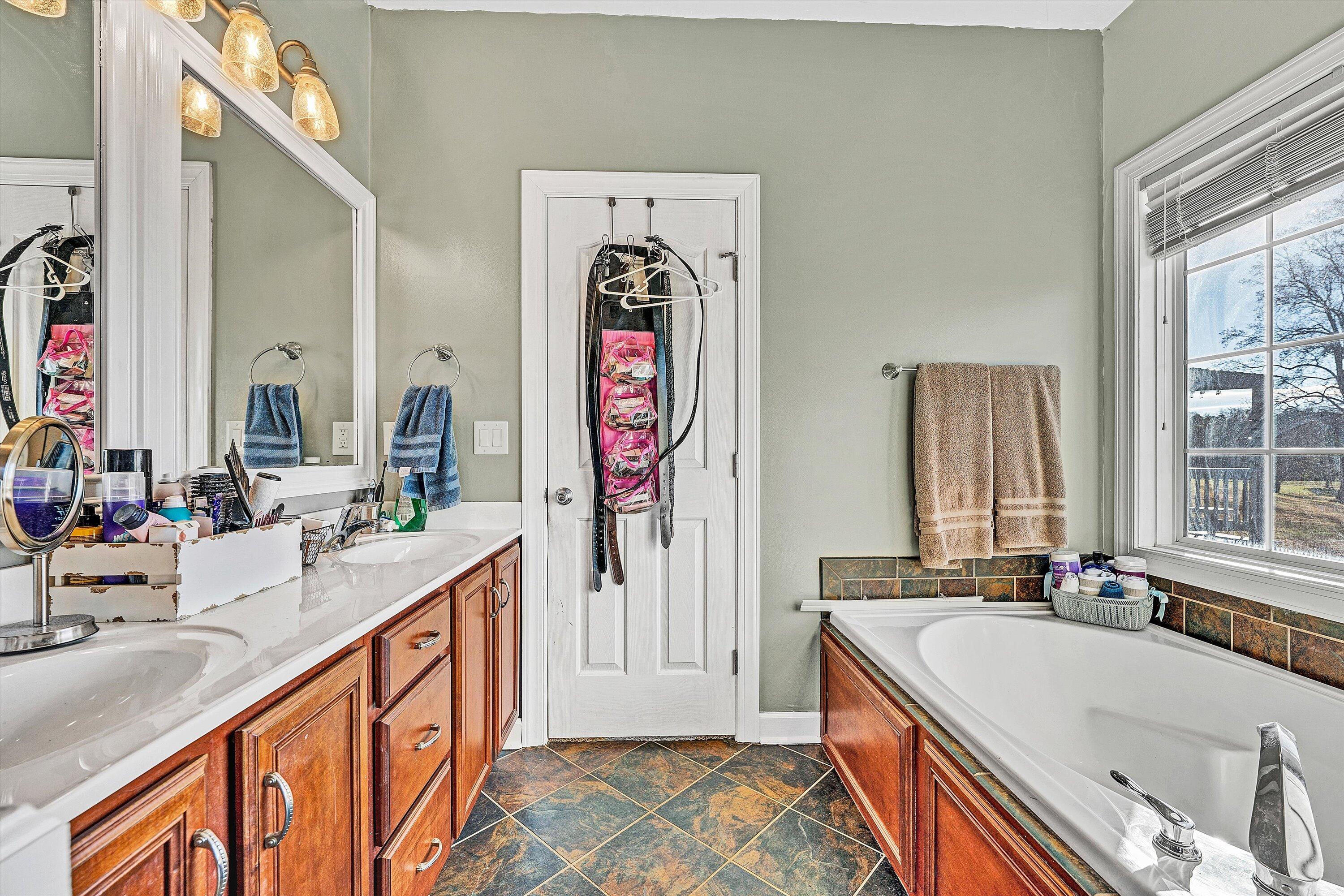 207 Overlook Road Vinton, VA 24179 - Photo 20 of 65 22-SGP-00144