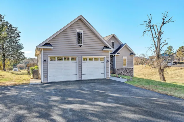 $465,000 | 207 Overlook Road, Vinton, VA 24179